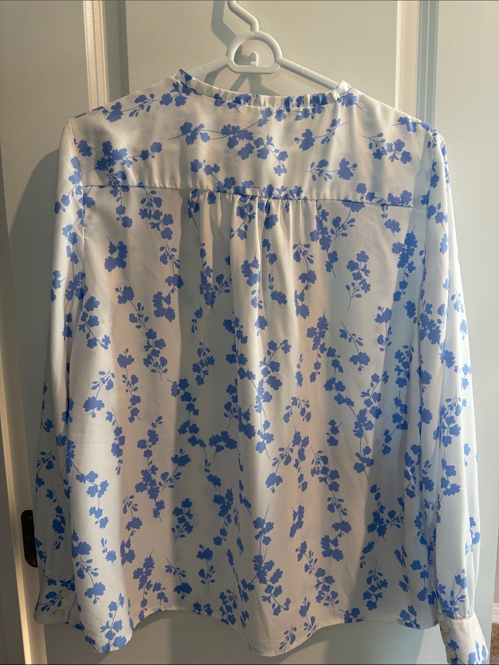 Ann Taylor White Blouse with Sky Blue Floral Print and Ruffle Trim - Picture 6 of 6